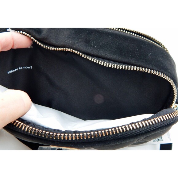 Lululemon Crossbody Camera Bag Quilted Velour 2L Black Gold 8-1/2 Inch - Picture 8 of 14